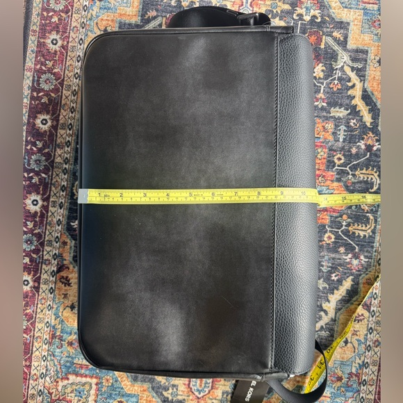 NWT Michael Kors Quilted Interior Leather Messenger Bag with Black Accents - Picture 14 of 15